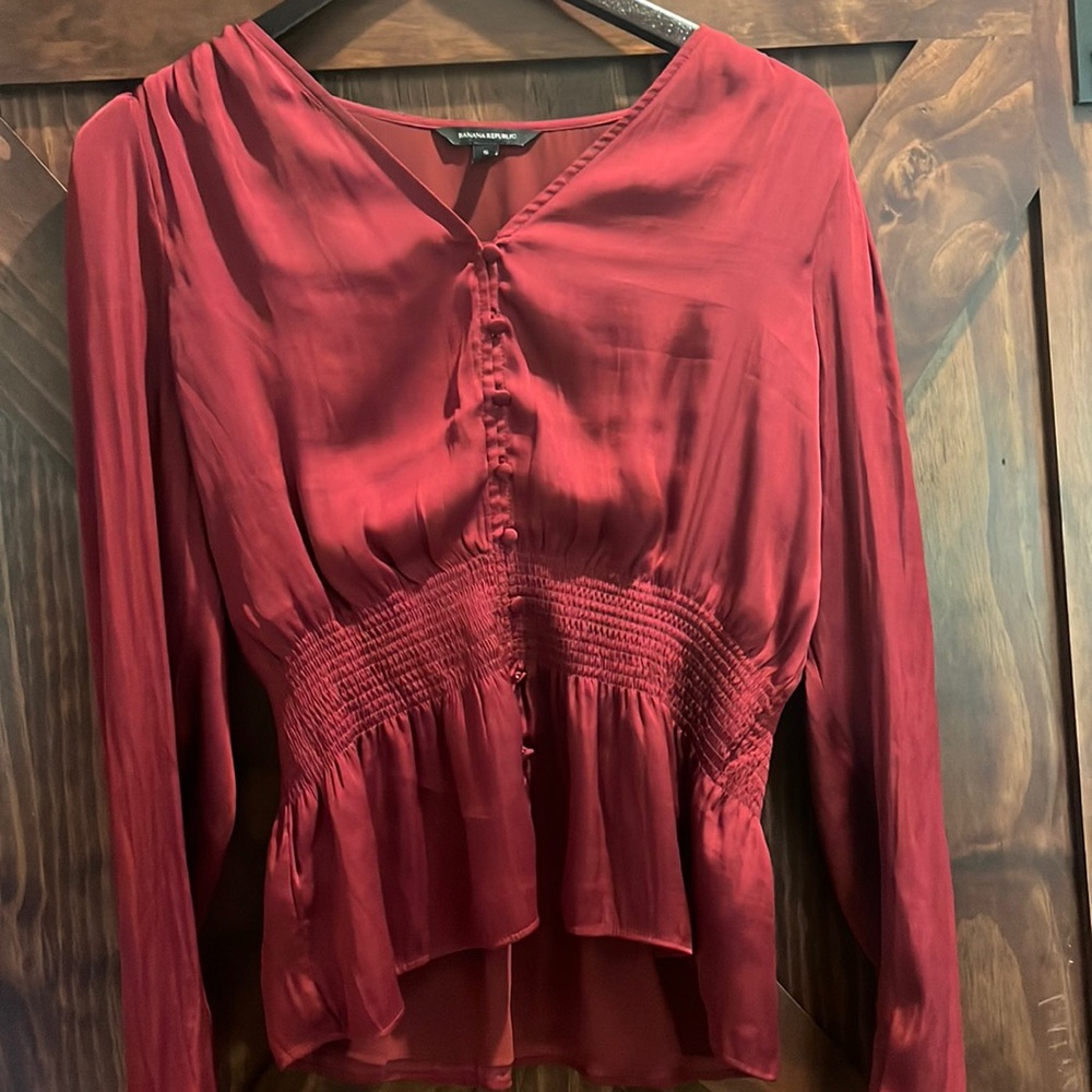 LIKE NEW BURGUNDY BLOUSE FROM BANANA REPUBLIC